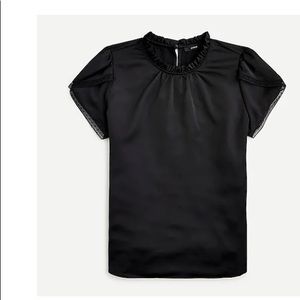 J crew Tulip-sleeve ruffleneck top in black size XL
Item AS438